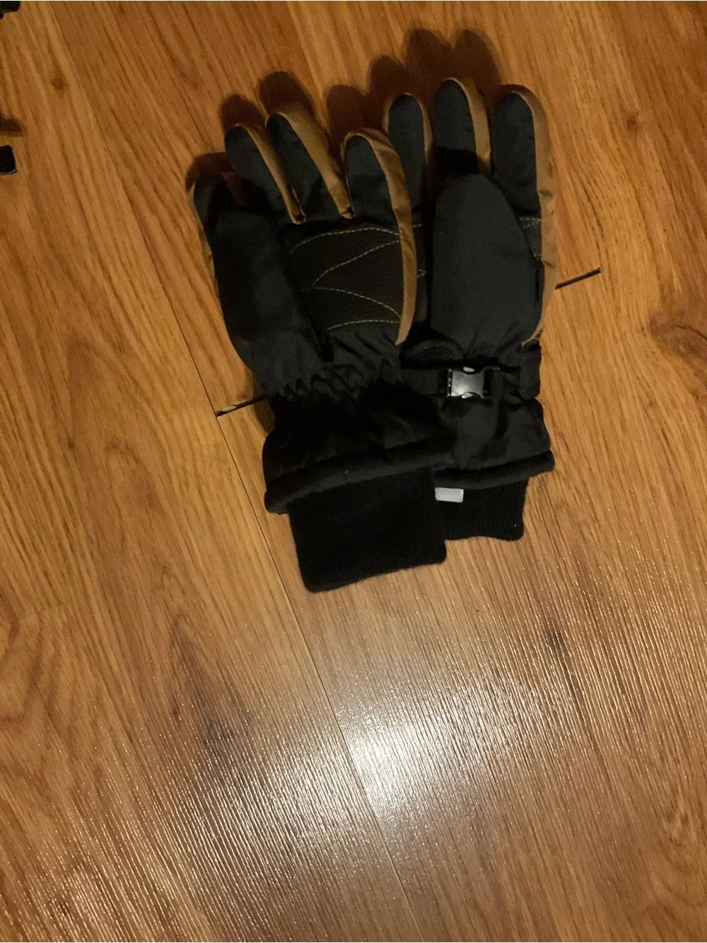 Boys Black Tan And Gray Insualted Snow Ski Gloves Igloos 3M Thinsulated Size S/M